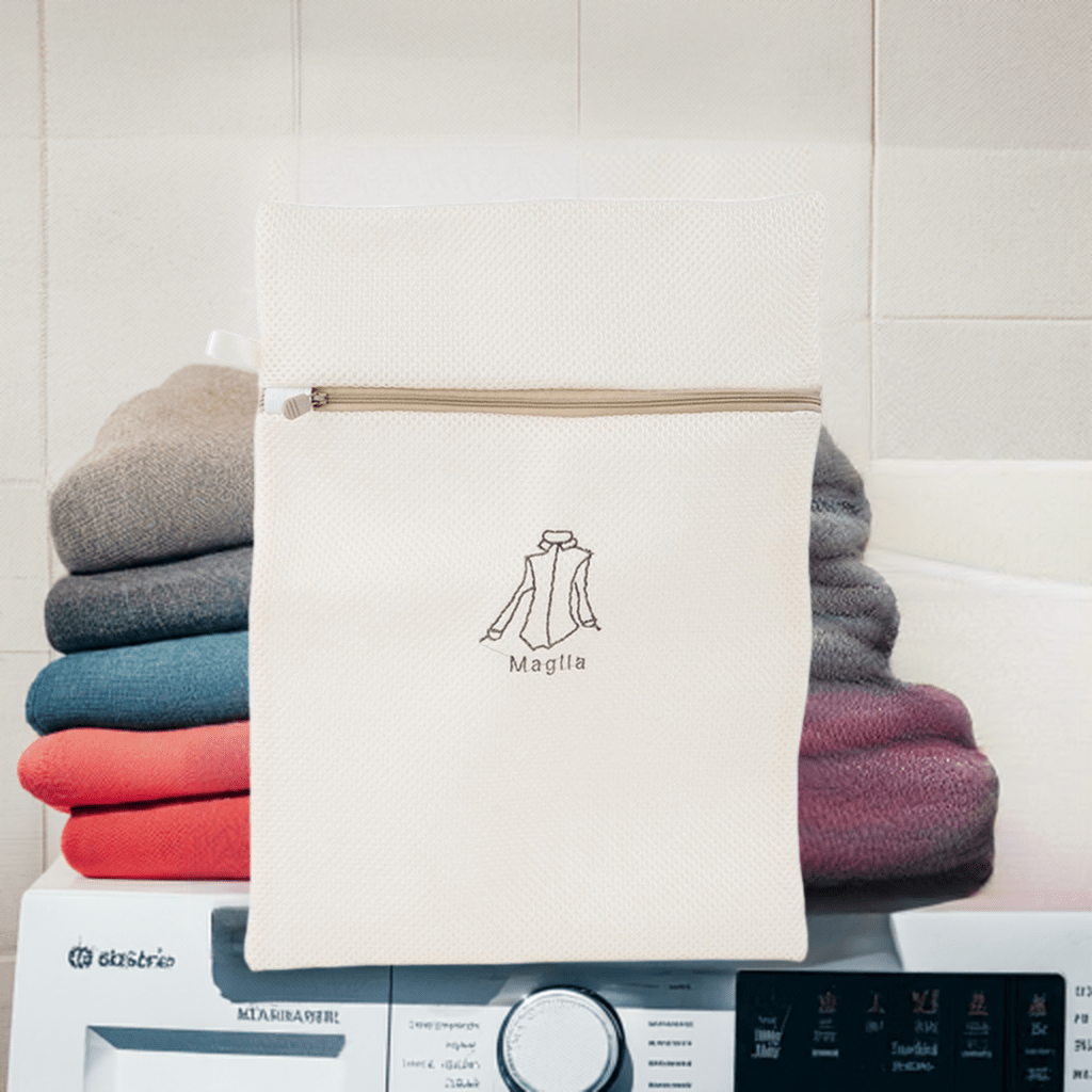 Mesh laundry bag for delicates